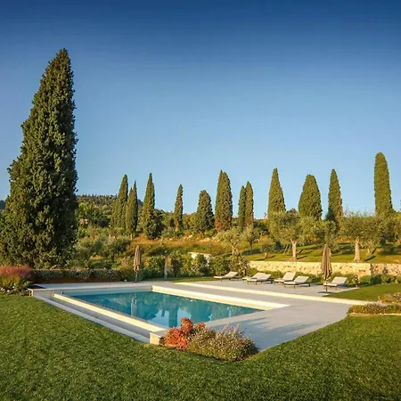 With Infinity Pool Overlooking Garda Casa de Férias