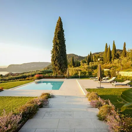 Casa de Férias With Infinity Pool Overlooking Garda